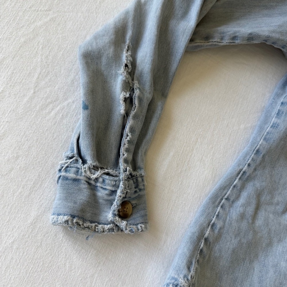 Andrew Jeans Co 90's Distressed Denim Button Down Shirt M/L Vintage - Picture 9 of 13